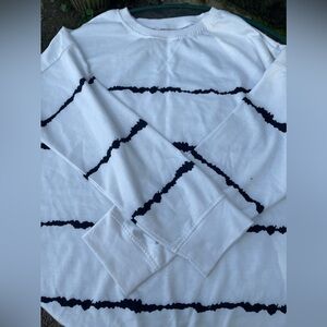 Womens pullover two side hem line openning for flattering fit size L